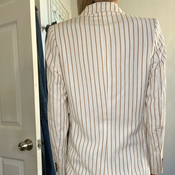 Blazer - Picture 2 of 2